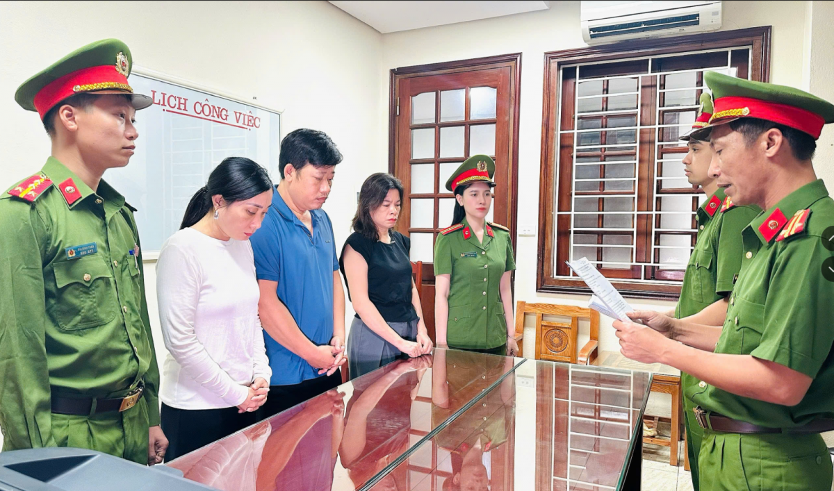 Các đối tượng Mẩn, Thoa và Phương tại cơ quan Công an.