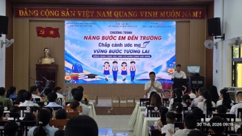 Nâng bước em đến trường - Tiếp sức cho học sinh khó khăn tại phường Dương Nỗ