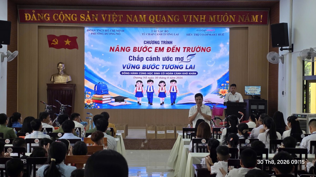Nâng bước em đến trường