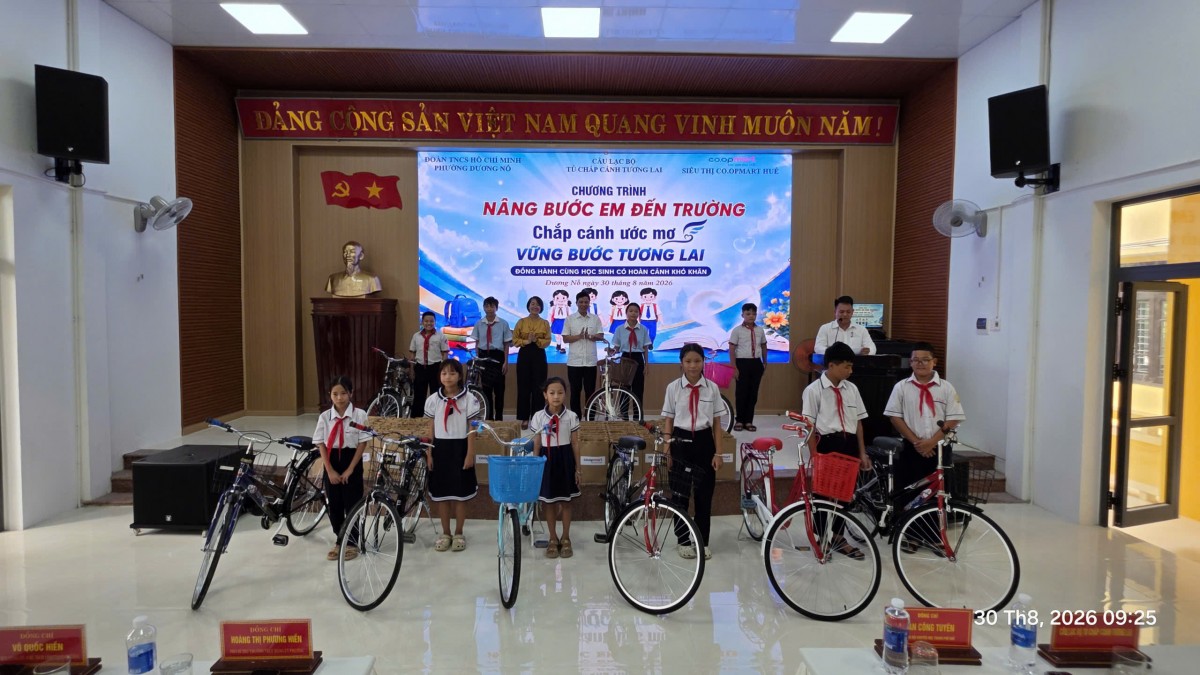 Nâng bước em đến trường - Tiếp sức cho học sinh khó khăn tại phường Dương Nỗ