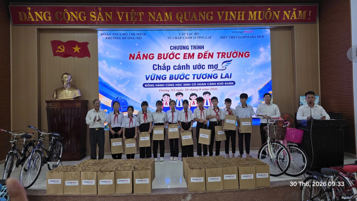 Nâng bước em đến trường - Tiếp sức cho học sinh khó khăn tại phường Dương Nỗ