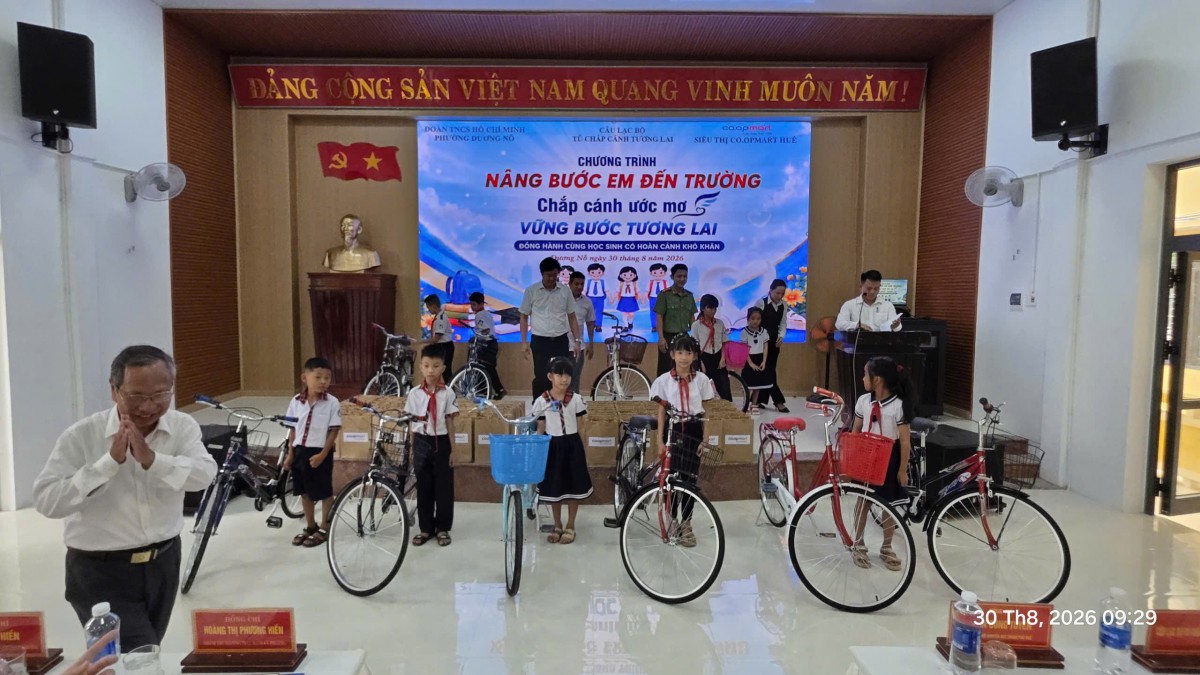Nâng bước em đến trường - Tiếp sức cho học sinh khó khăn tại phường Dương Nỗ