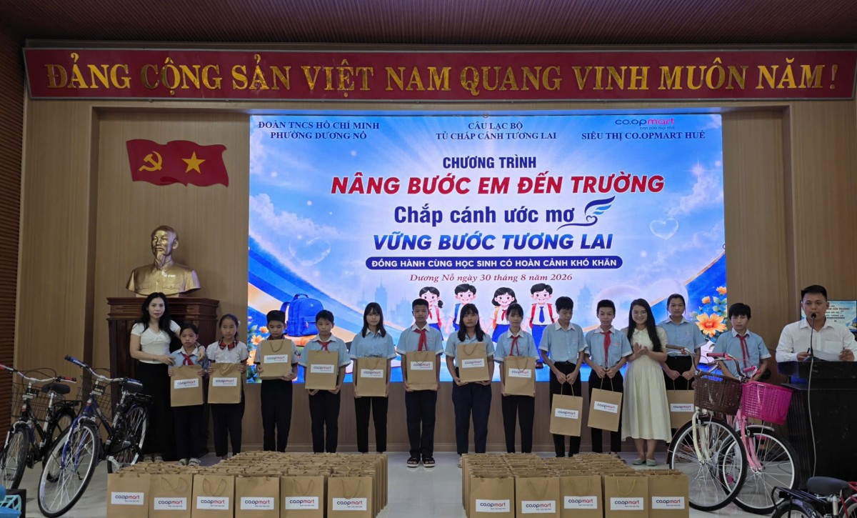 Nâng bước em đến trường - Tiếp sức cho học sinh khó khăn tại phường Dương Nỗ