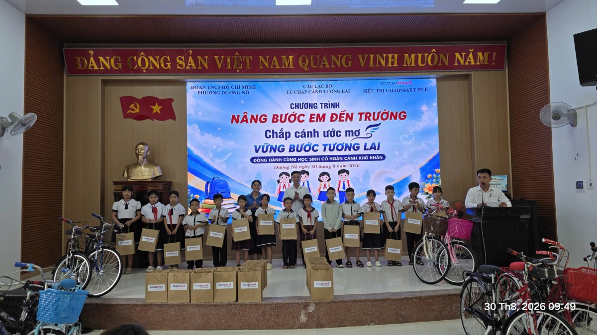 Nâng bước em đến trường - Tiếp sức cho học sinh khó khăn tại phường Dương Nỗ