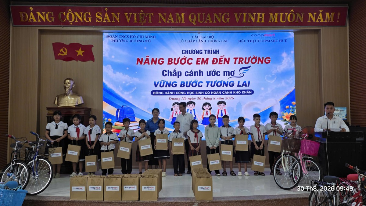 Nâng bước em đến trường - Tiếp sức cho học sinh khó khăn tại phường Dương Nỗ
