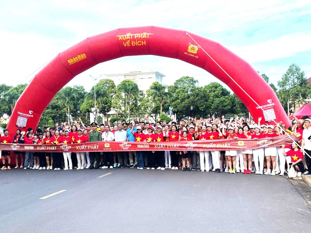 Đắk Lắk hòa nhịp cùng cả nước, lan tỏa tinh thần sống xanh qua từng bước chân cộng đồng