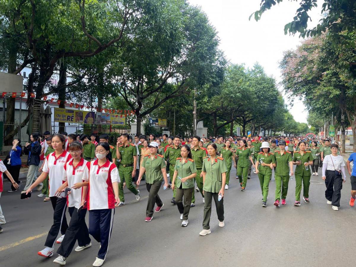 Đắk Lắk hòa nhịp cùng cả nước, lan tỏa tinh thần sống xanh qua từng bước chân cộng đồng