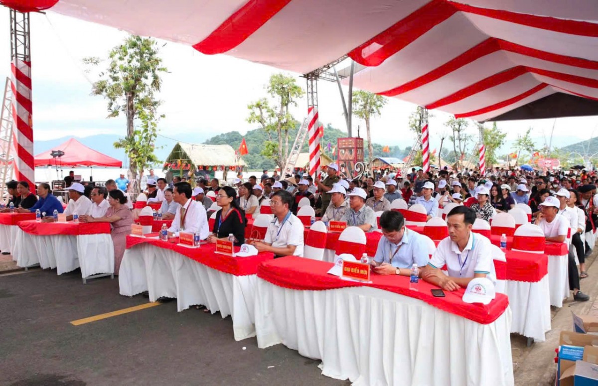 Lễ hội Rượu cần bên hồ Lắk khép lại, lan tỏa hồn M’nông và men say đại ngàn
