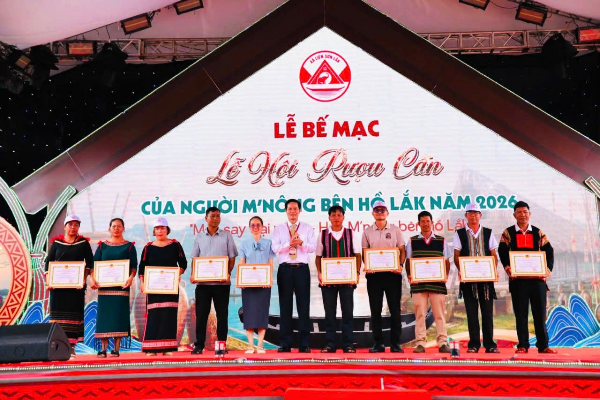 Lễ hội Rượu cần bên hồ Lắk khép lại, lan tỏa hồn M’nông và men say đại ngàn