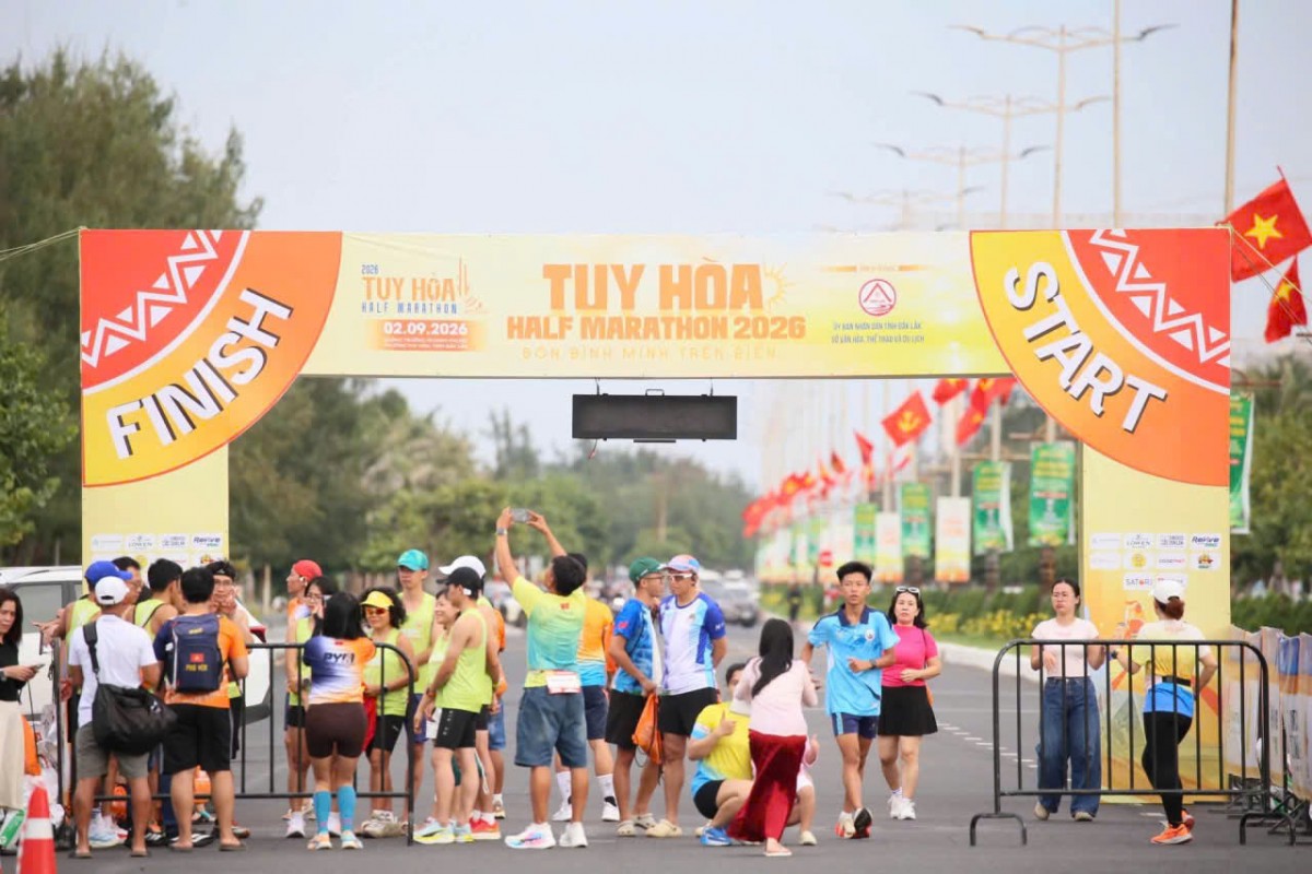 Tuy Hòa sôi động ngày Quốc khánh với giải chạy đón bình minh và đêm hội sầu riêng 2026