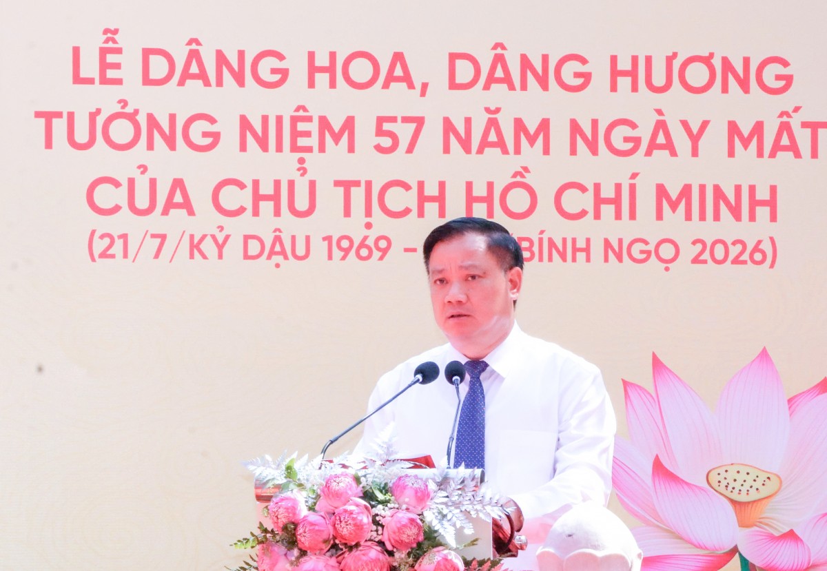 Trang trọng lễ dâng hoa, dâng hương tưởng niệm 57 năm ngày mất của Chủ tịch Hồ Chí Minh
