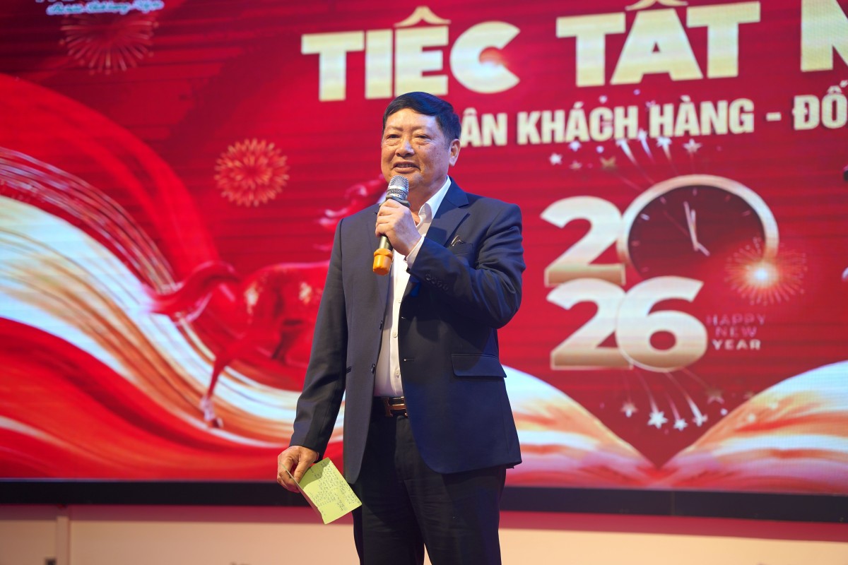 Ông Lê Văn Nhị, chuyên gia cố vấn hệ thống trang trại trình bày về chuyên đề về an toàn sinh học trong chăn nuôi.