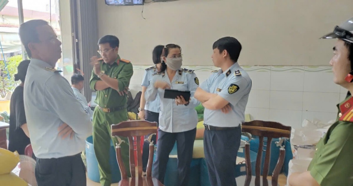 Cà Mau phát hiện cơ sở kinh doanh gạo vi phạm nhãn hàng hóa
