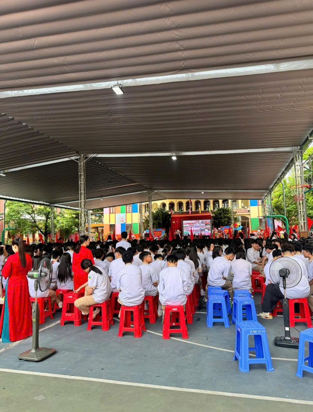Gần 372.000 học sinh TP Quảng Ninh hân hoan khai giảng năm học mới 2026-2027.
