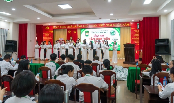 ĐH Nông Lâm - ĐH Huế: Khoa Chăn nuôi Thú y chào đón 353 tân sinh viên Khóa 60