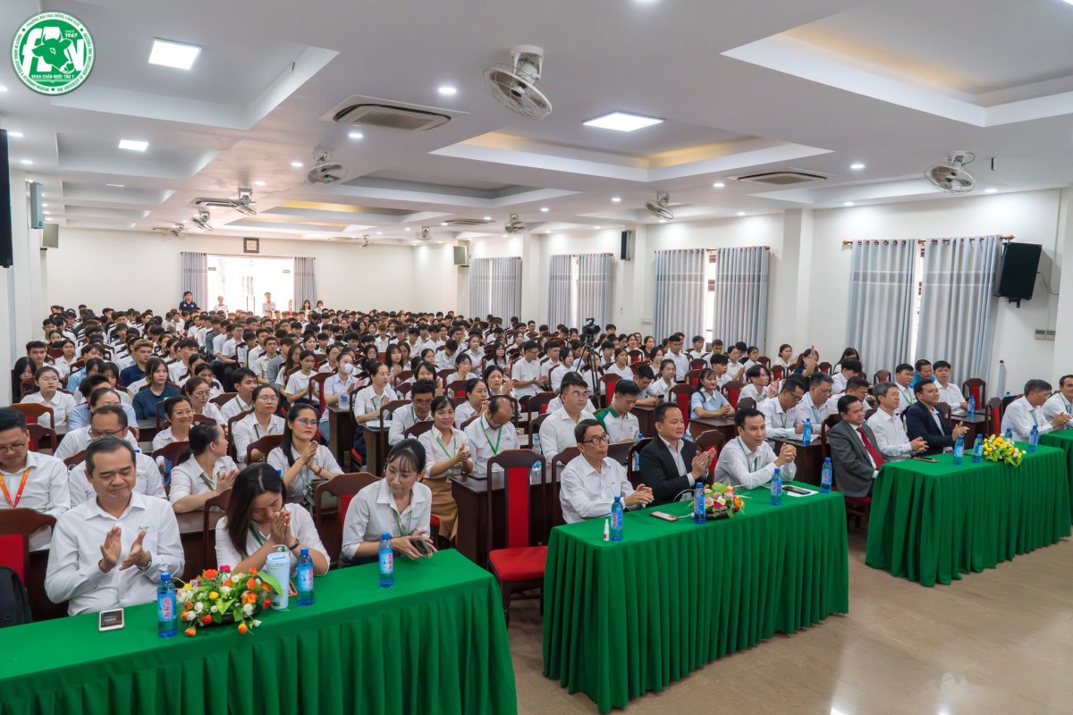 ĐH Nông Lâm - ĐH Huế: Khoa Chăn nuôi Thú y chào đón 353 tân sinh viên Khóa 60 Trường NL Nông Lâm Huế