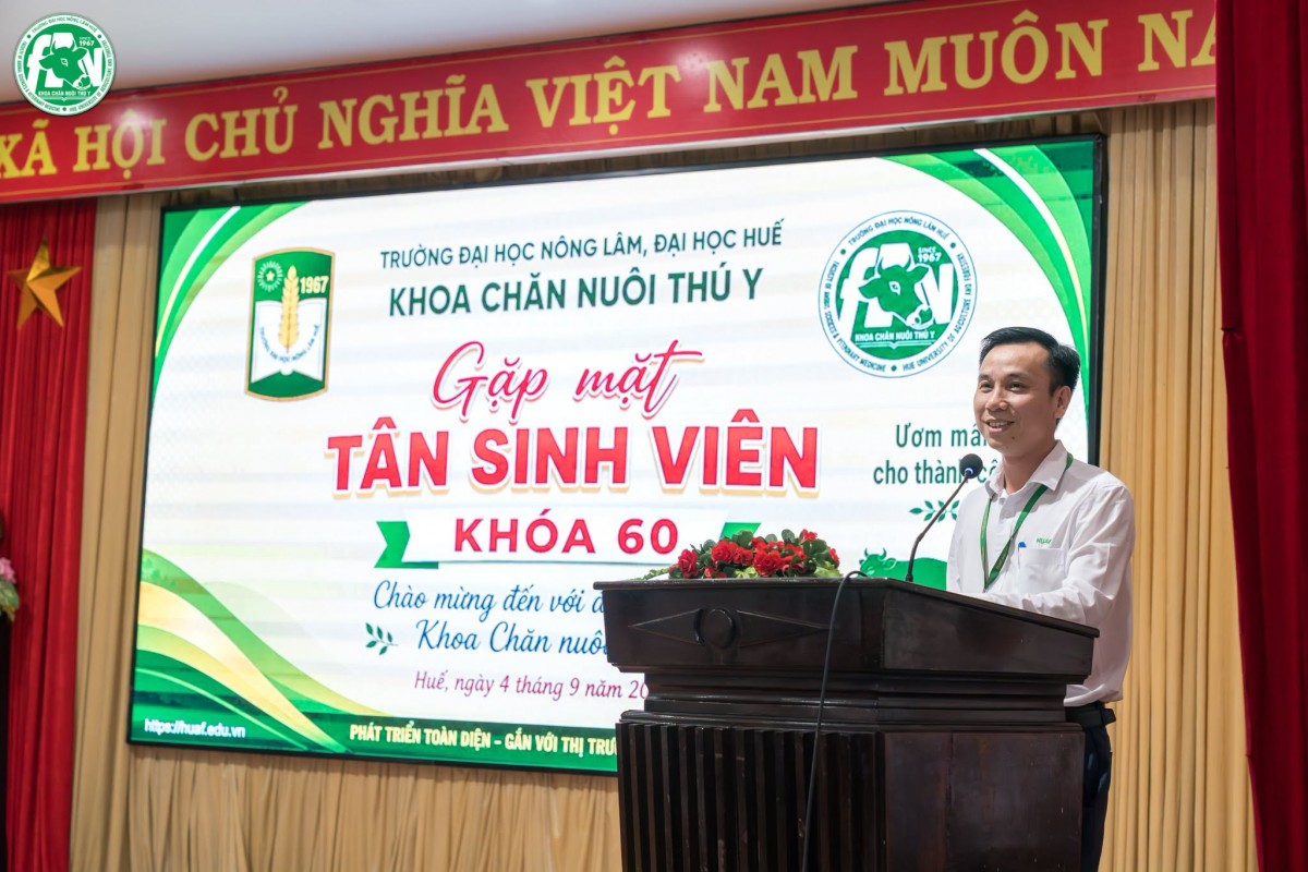 ĐH Nông Lâm - ĐH Huế: Khoa Chăn nuôi Thú y chào đón 353 tân sinh viên Khóa 60 PGS. TS. Đinh Văn Dũng