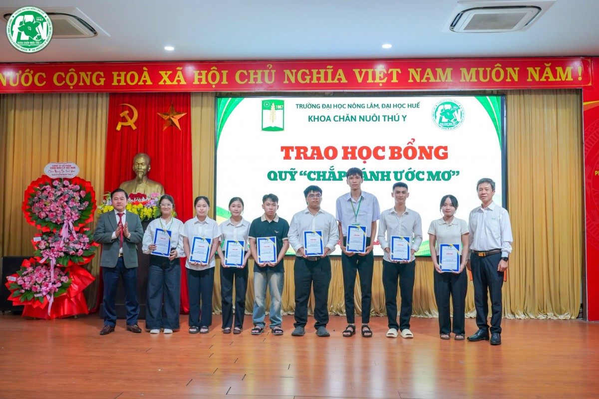 ĐH Nông Lâm - ĐH Huế: Khoa Chăn nuôi Thú y chào đón 353 tân sinh viên Khóa 60 ĐH Nông Lâm - ĐH Huế: Khoa Chăn nuôi Thú y chào đón 353 tân sinh viên Khóa 60