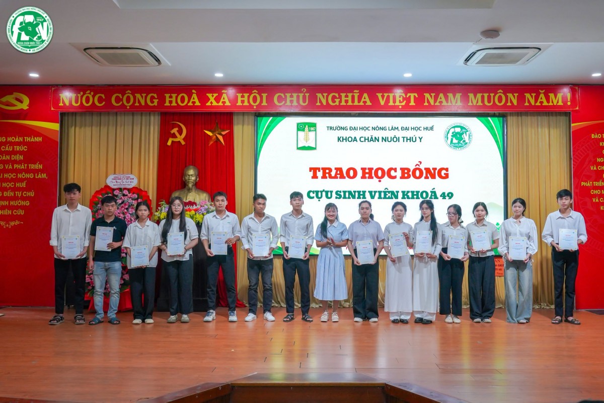 ĐH Nông Lâm - ĐH Huế: Khoa Chăn nuôi Thú y chào đón 353 tân sinh viên Khóa 60