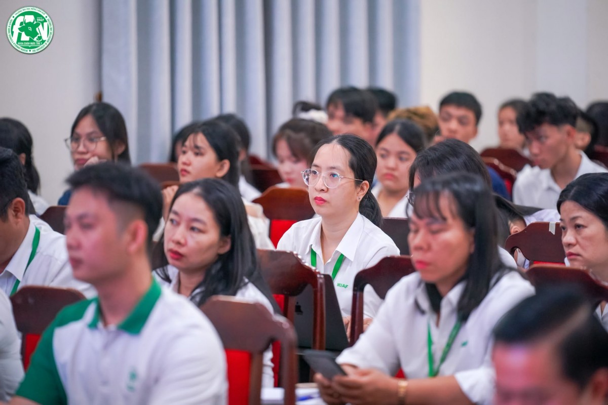 ĐH Nông Lâm - ĐH Huế: Khoa Chăn nuôi Thú y chào đón 353 tân sinh viên Khóa 60