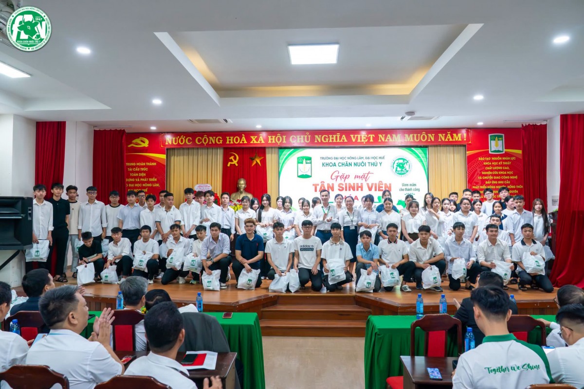ĐH Nông Lâm - ĐH Huế: Khoa Chăn nuôi Thú y chào đón 353 tân sinh viên Khóa 60