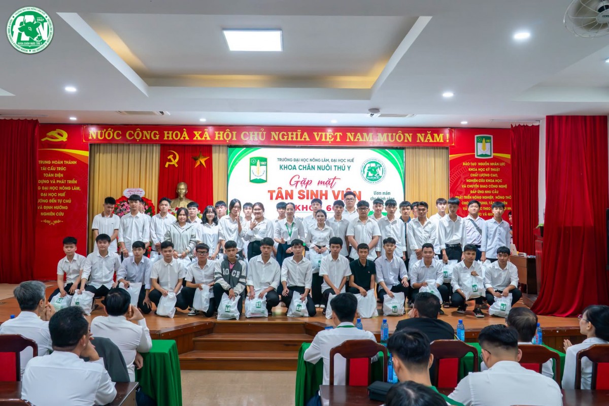 ĐH Nông Lâm - ĐH Huế: Khoa Chăn nuôi Thú y chào đón 353 tân sinh viên Khóa 60