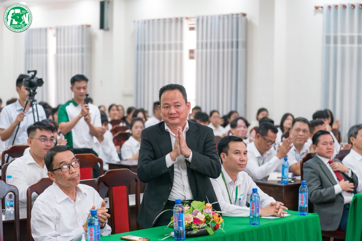 ĐH Nông Lâm - ĐH Huế: Khoa Chăn nuôi Thú y chào đón 353 tân sinh viên Khóa 60