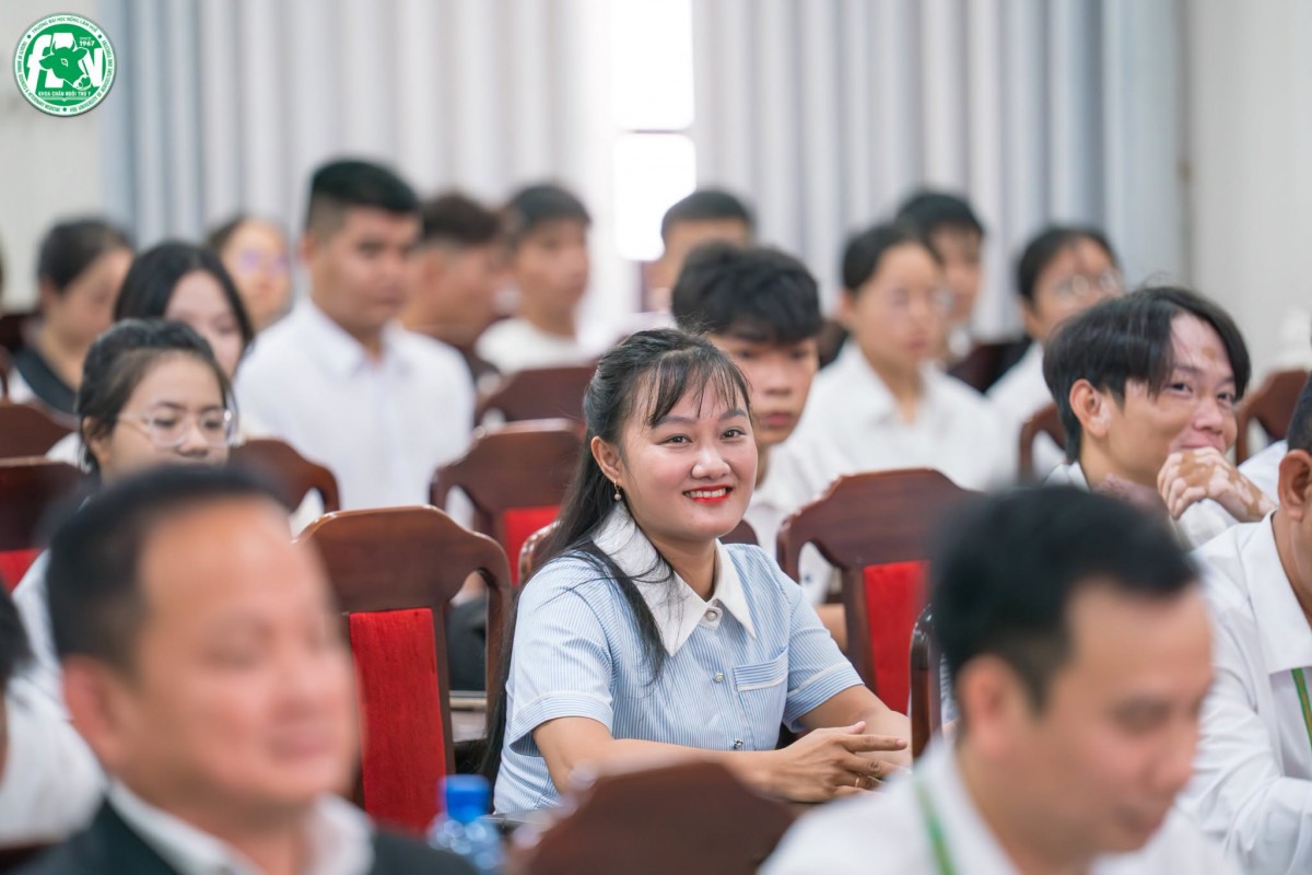 ĐH Nông Lâm - ĐH Huế: Khoa Chăn nuôi Thú y chào đón 353 tân sinh viên Khóa 60