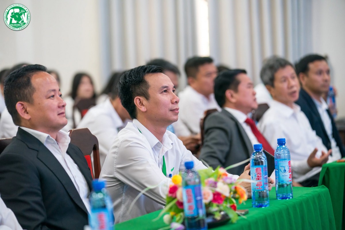 ĐH Nông Lâm - ĐH Huế: Khoa Chăn nuôi Thú y chào đón 353 tân sinh viên Khóa 60