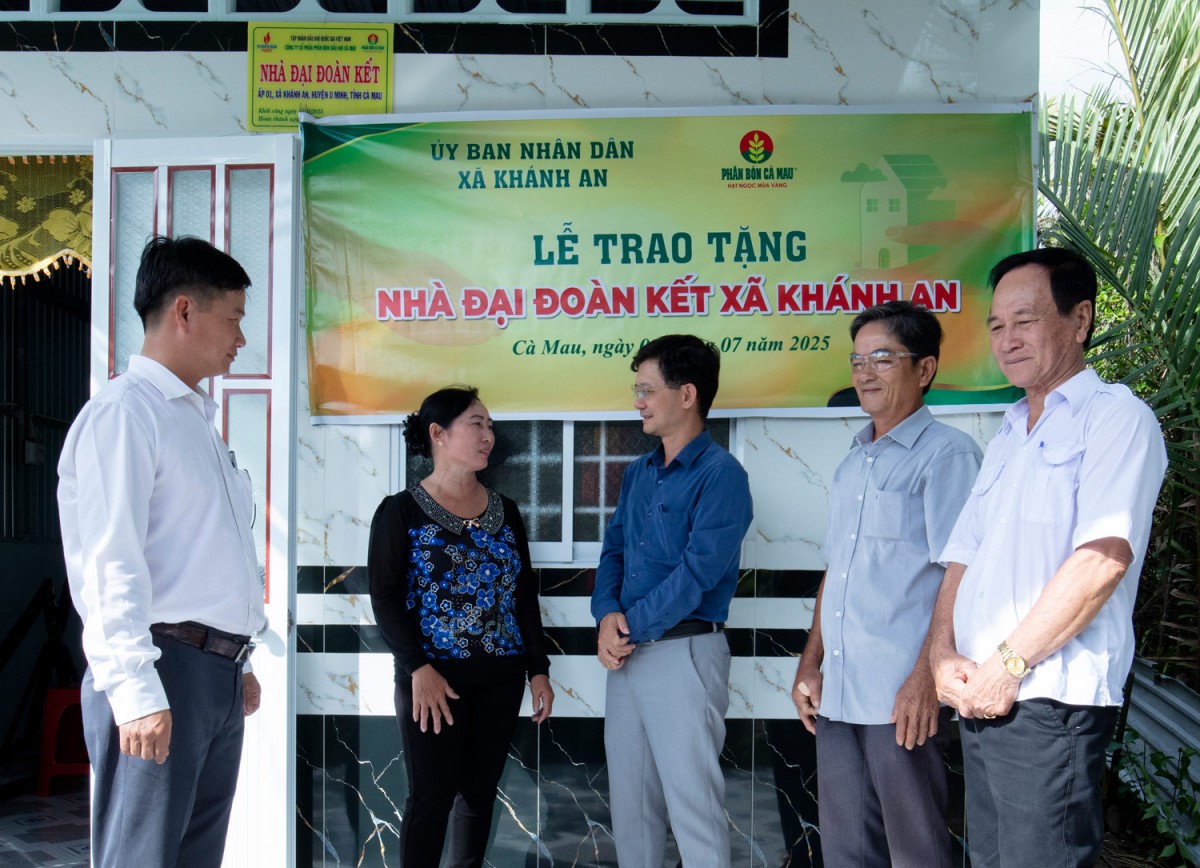 Phân Bón Cà Mau nhận Bằng khen, tiếp tục hành trình đồng hành cùng an sinh xã hội
