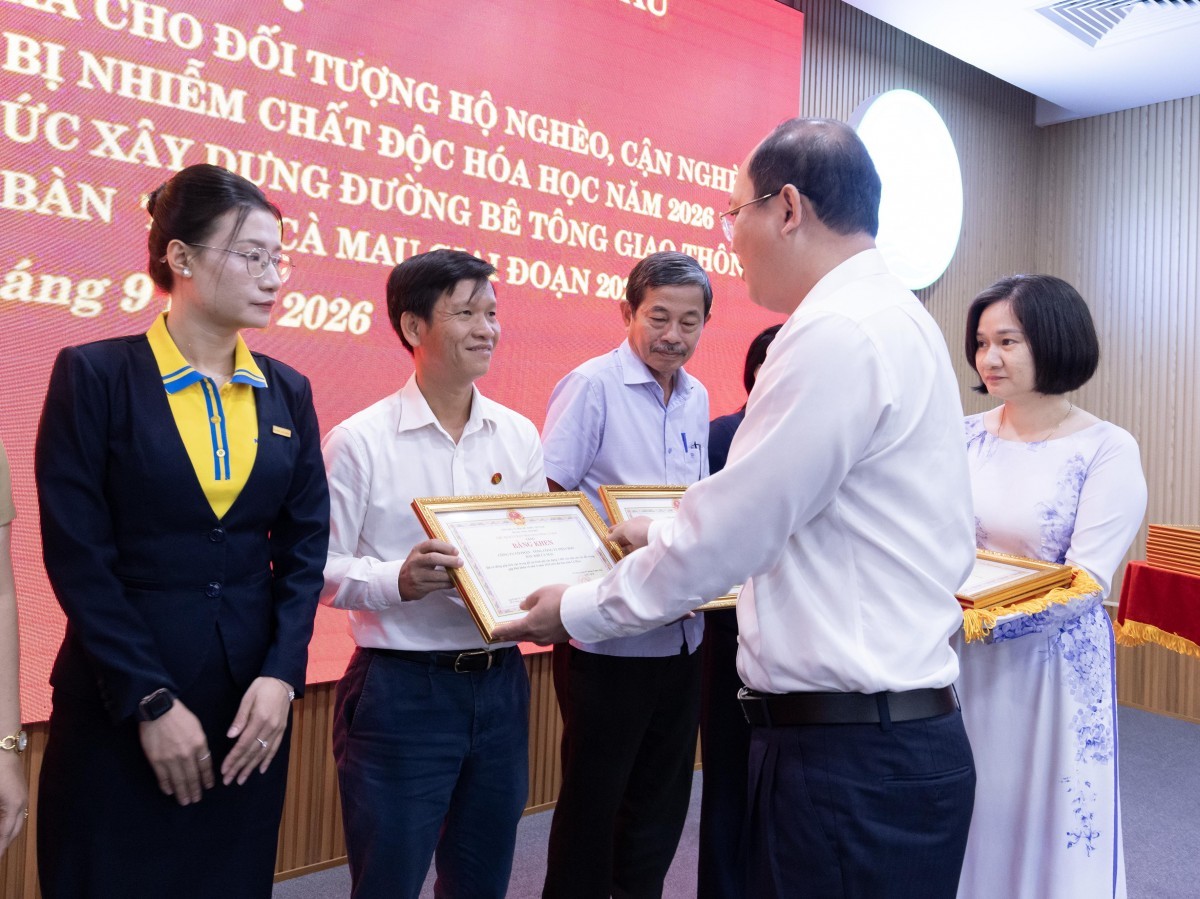 Phân Bón Cà Mau nhận Bằng khen, tiếp tục hành trình đồng hành cùng an sinh xã hội