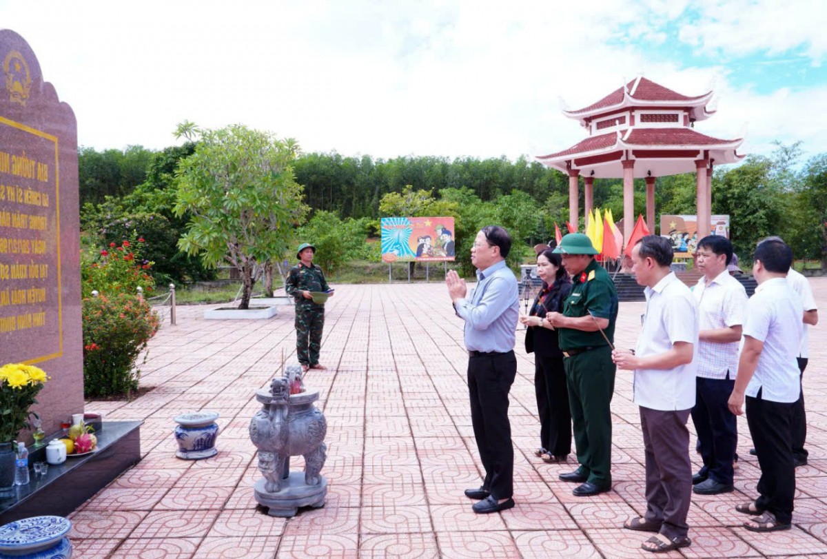 Chủ tịch UBND tỉnh Gia Lai thăm, động viên lực lượng thực hiện Chiến dịch 500 ngày đêm