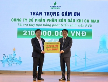 Phân bón Cà Mau dành gần 2 tỷ đồng tiếp sức học sinh, sinh viên năm học 2026 - 2027