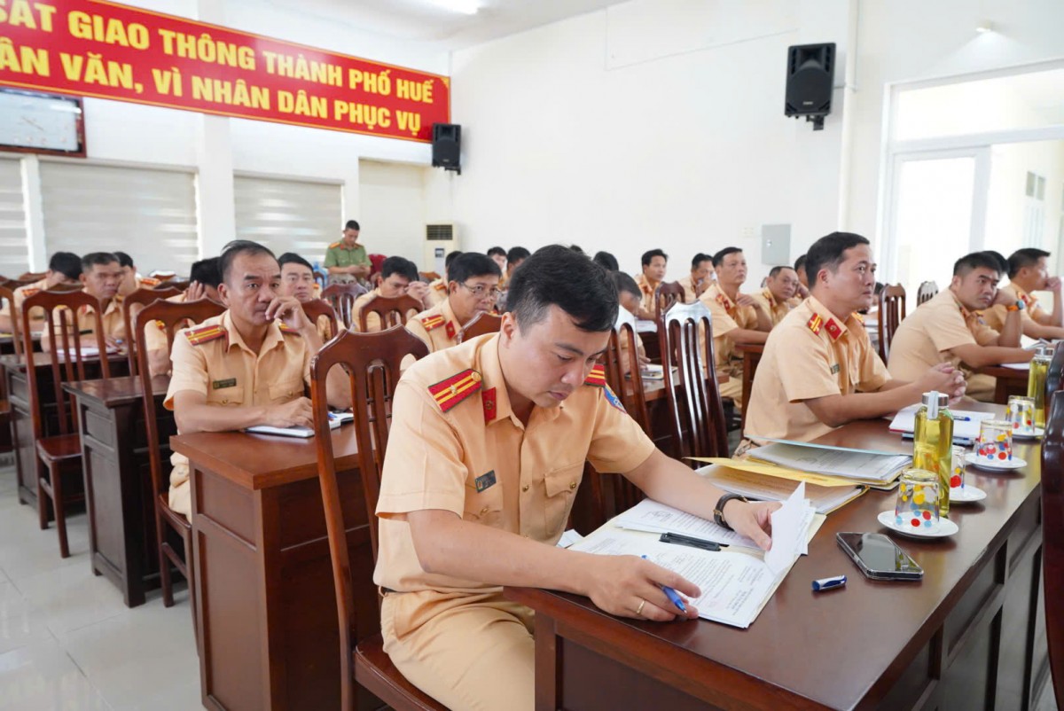 CSGT Công an thành phố Huế: Vững nghiệp vụ, chuẩn tác phong, mạnh công nghệ