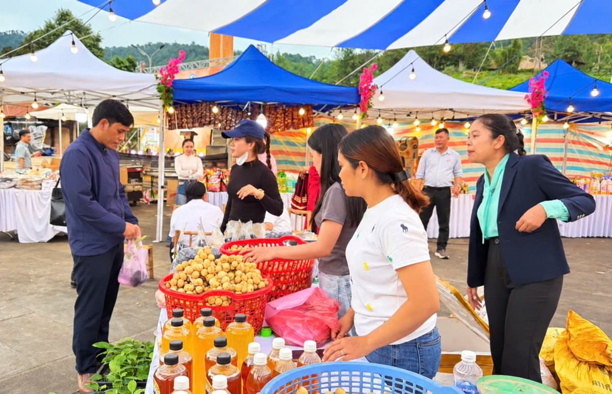 Đà Nẵng đưa hàng Việt đến gần hơn với đồng bào vùng cao Tây Giang