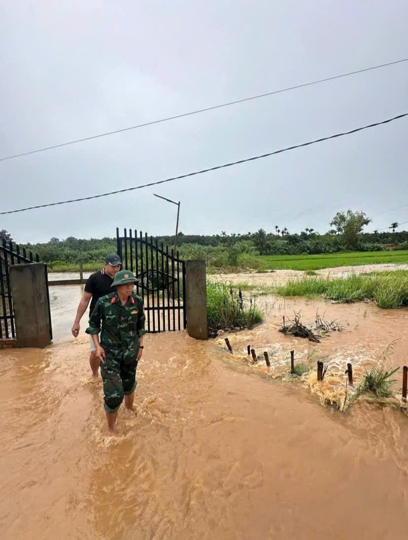 Cận cảnh những người lính “trắng đêm” đảm bảo an toàn tính mạng, tài sản người dân