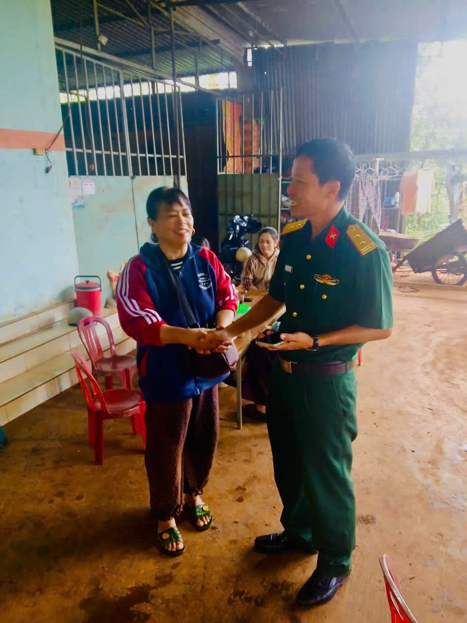 Cận cảnh những người lính “trắng đêm” đảm bảo an toàn tính mạng, tài sản người dân
