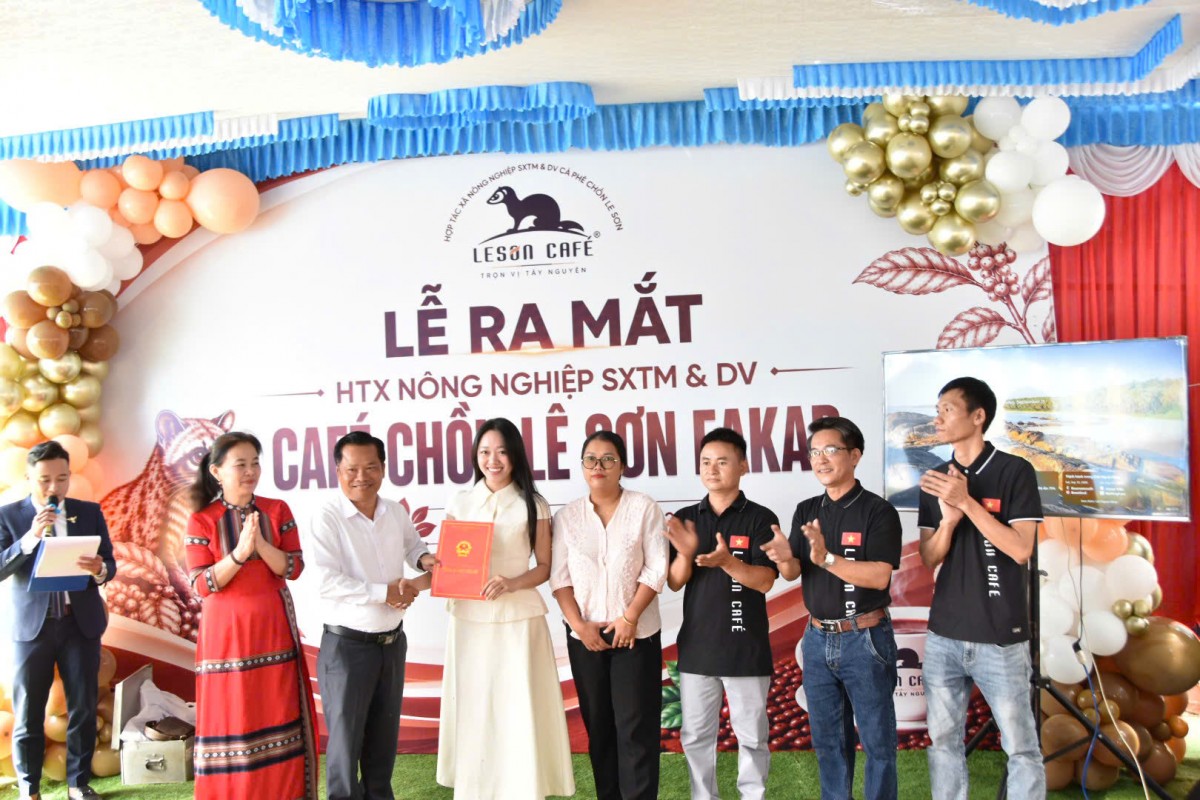 Xã Ea Kar ra mắt Hợp tác xã Nông nghiệp Sản xuất Thương mại, Dịch vụ Cà phê Chồn Lê Sơn