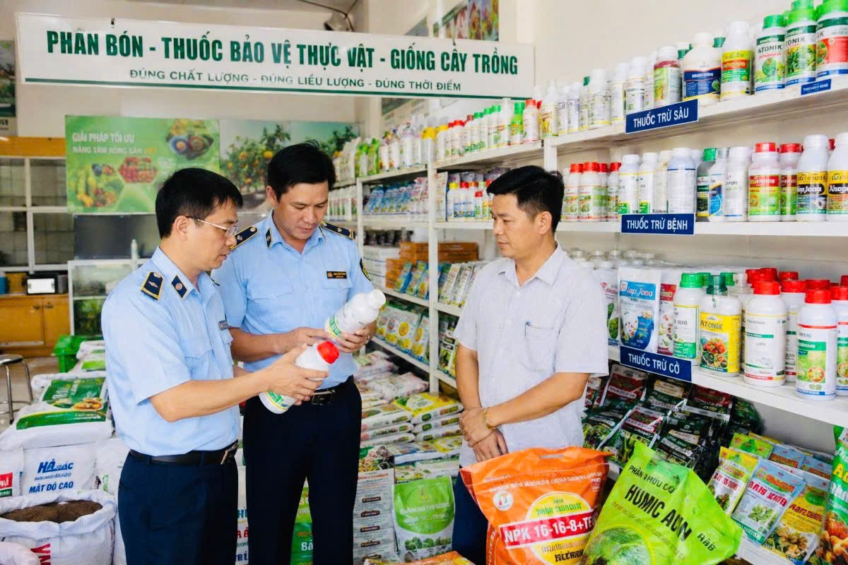 Yêu cầu một hộ kinh doanh dừng bán thuốc bảo vệ thực vật