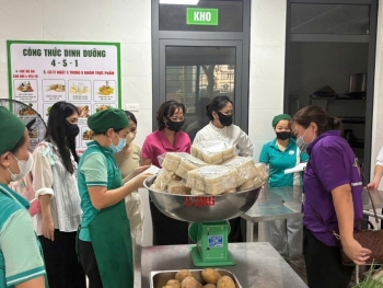 Kiểm tra đột xuất bữa ăn bán trú tại Trường Mầm non Ánh Sao
