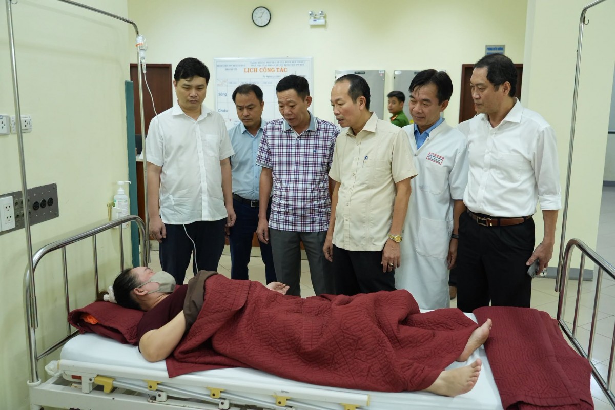 Tp. Huế: Đề nghị đình chỉ bếp ăn tập thể tại một công ty do nghi ngộ độc thực phẩm