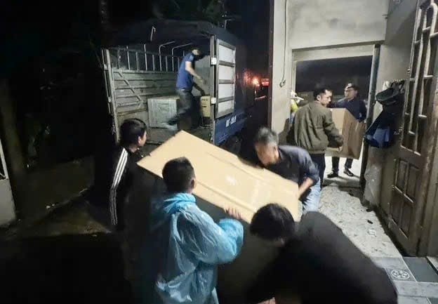 Quảng Trị: Sơ tán khẩn cấp 160 hộ dân do mưa lũ dâng nhanh trong đêm