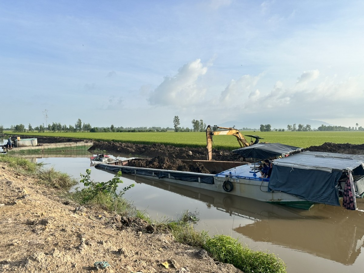 An Giang: Khởi tố người tổ chức khai thác khoáng sản trái phép