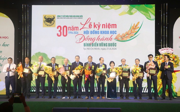 Thương hiệu tôi yêu: Phân Đầu Trâu - Bình Điền theo ba má tôi ra đồng - Ảnh 4.