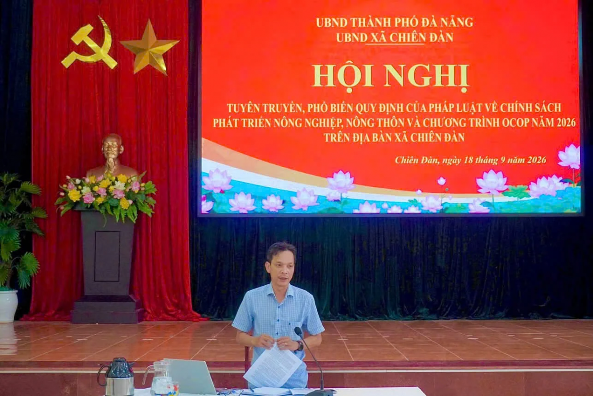 Ông Huỳnh Tuấn Nhật, Phó Chủ tịch UBND xã Chiên Đàn phát biểu chỉ đạo và định hướng phát triển nông nghiệp, OCOP tại hội nghị.