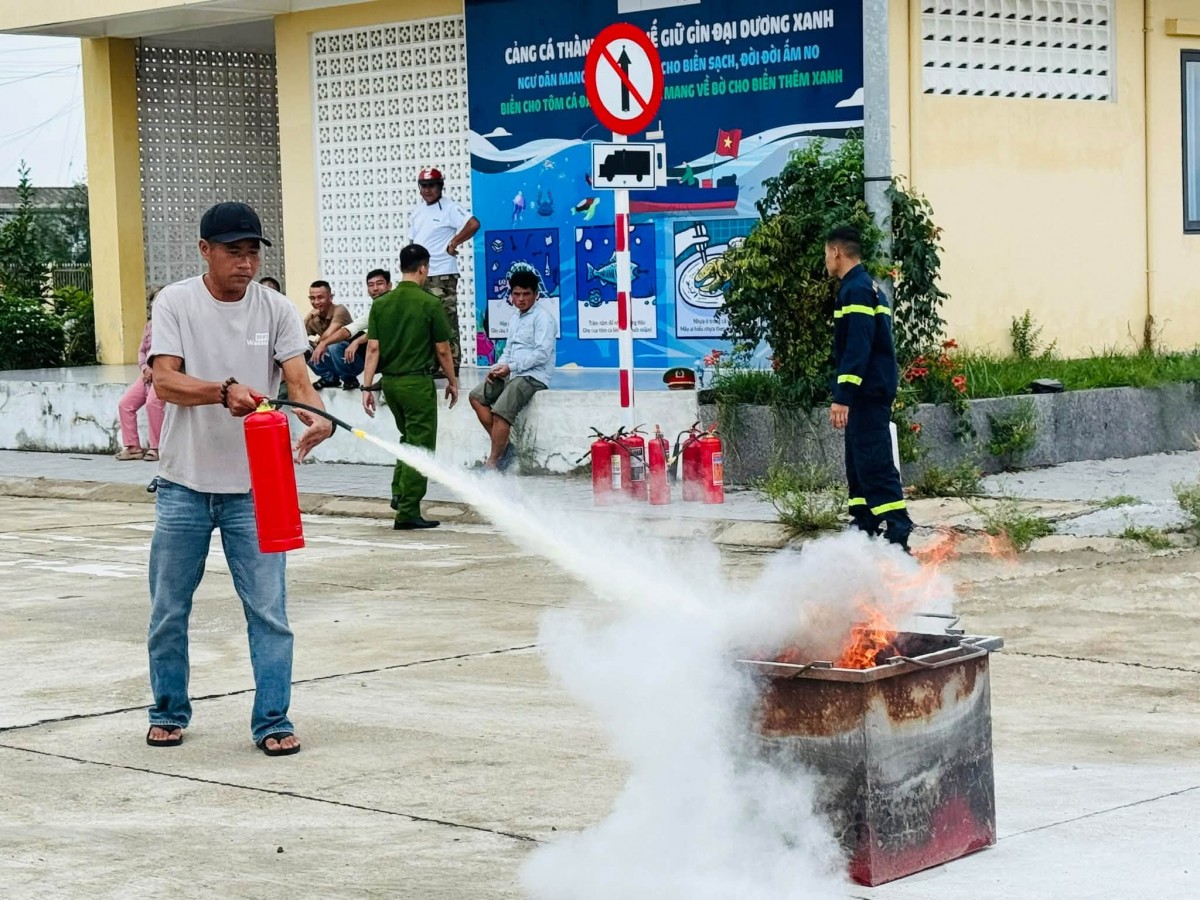 Tp. Huế: Phường Thuận An tăng cường chống khai thác IUU, bảo đảm an toàn tàu cá