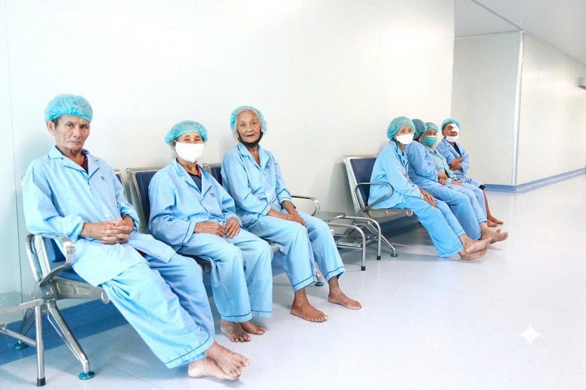 Hà Tĩnh: Hàng nghìn bệnh nhân đục thủy tinh thể tìm lại đôi mắt sáng nhờ mổ phaco