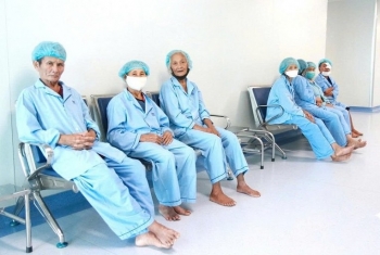 Hà Tĩnh: Hàng nghìn bệnh nhân đục thủy tinh thể tìm lại đôi mắt sáng nhờ mổ phaco