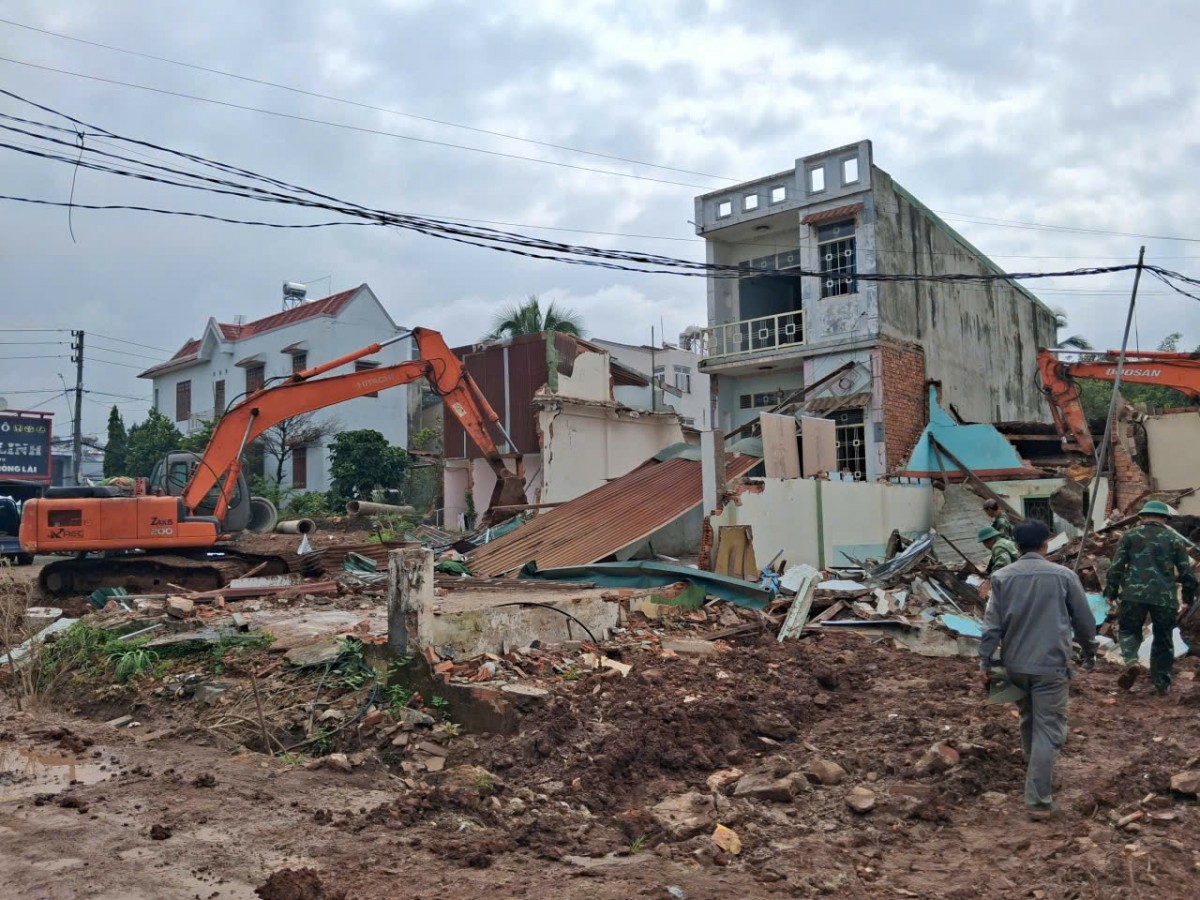 Đắk Lắk cưỡng chế và thu hồi đất để thực hiện dự án đường Hùng Vương tại phường Tân Lập