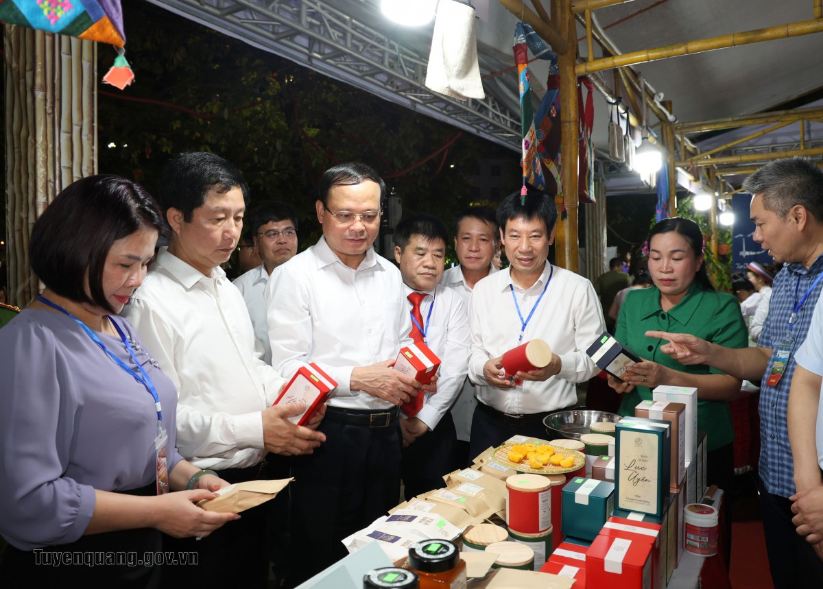 Tuyên Quang khai mạc Festival nông sản, OCOP, làng nghề gắn kết du lịch năm 2026